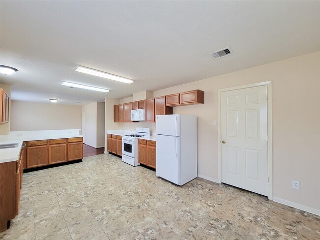 Building Photo - 19718 Byron Meadows Dr