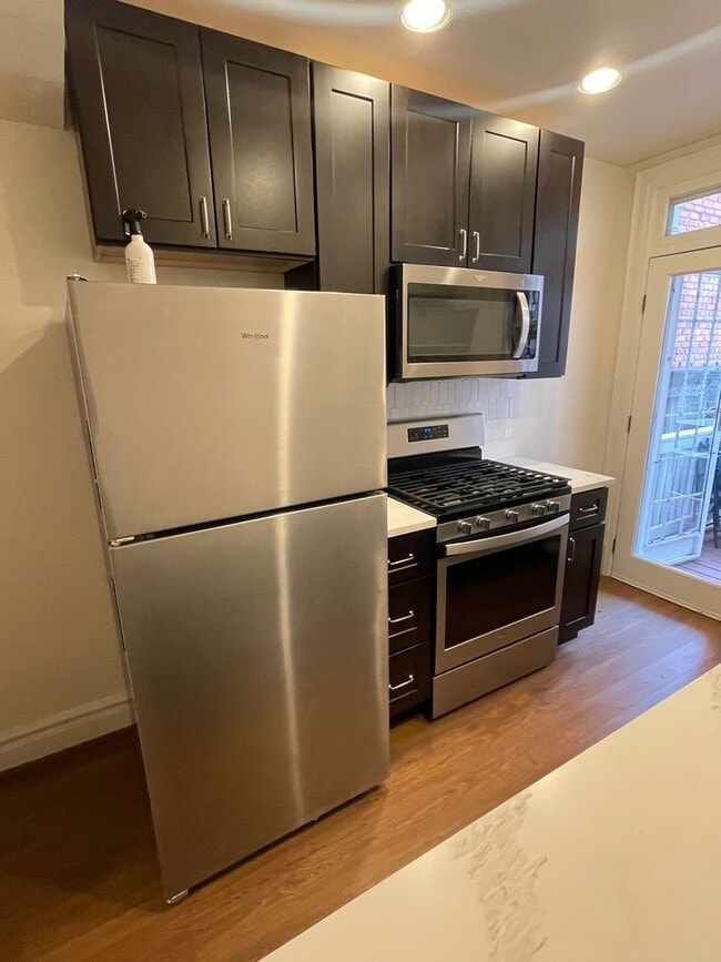 Building Photo - 2 Bedroom/3 level Townhome in Adams Morgan!