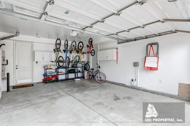 Building Photo - Gorgeous, Large downtown Huntington Beach Vacation Rental