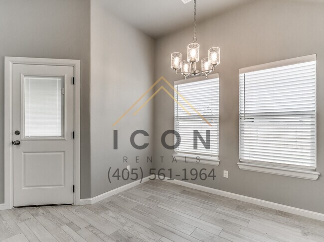 Building Photo - 4512 Oasis Ln