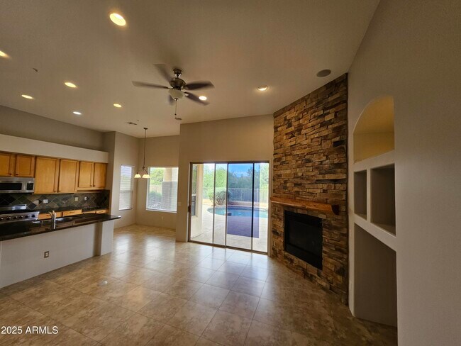 Building Photo - 11290 E Whitethorn Dr