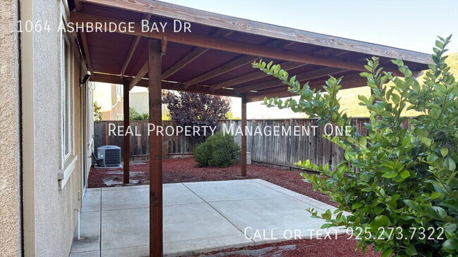 Building Photo - 1064 Ashbridge Bay Dr