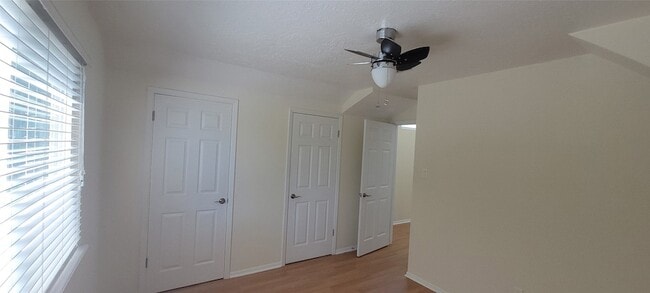 Building Photo - 11302 Meadow Lake Dr