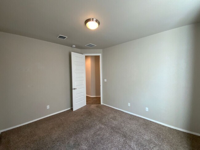 Building Photo - Recent Construction Luxury 4 Bedroom Home Available Near 528 / 550 in Rio Rancho!