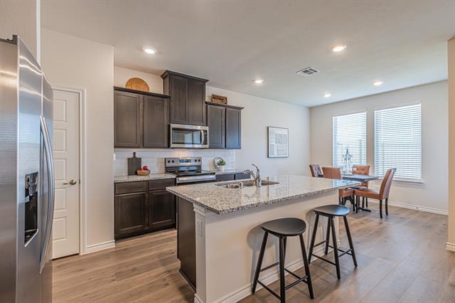 Building Photo - 736 Thorn Crk Dr