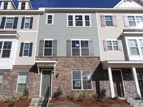 Building Photo - Excellent Location!!!Townhome