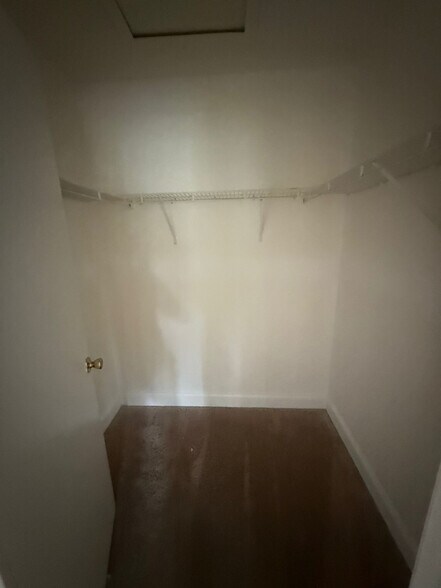 Building Photo - 530 Davina Ct