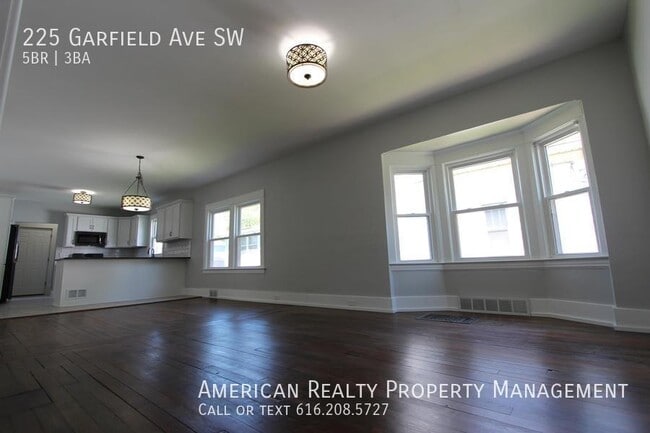 Building Photo - 225 Garfield Ave SW