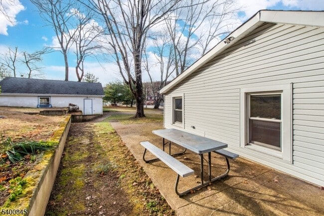 Building Photo - 16 Front St