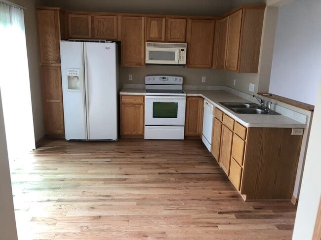 Kitchen - 11304 Davenport Cir NE