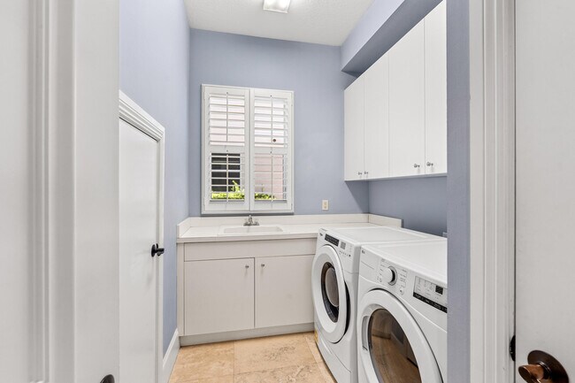Building Photo - 17550 Circle Pond Ct