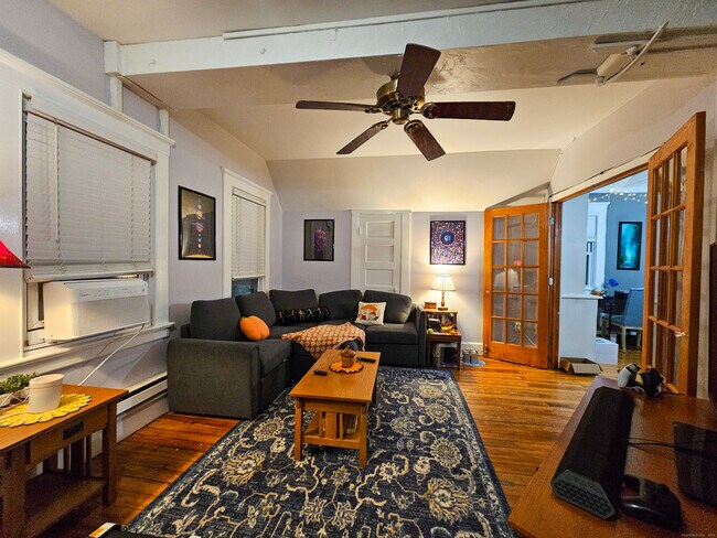 Building Photo - 204 Broad St