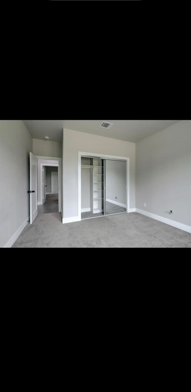 Building Photo - 884 Rd 5203