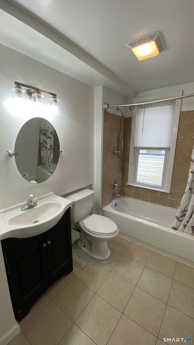 Building Photo - 82 James St