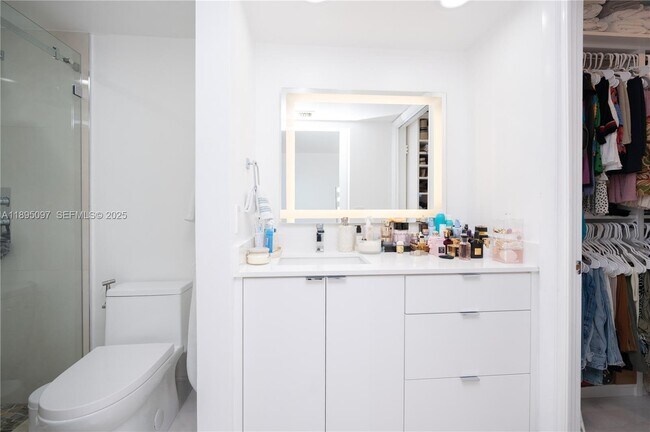 Building Photo - 10875 SW 112th Ave