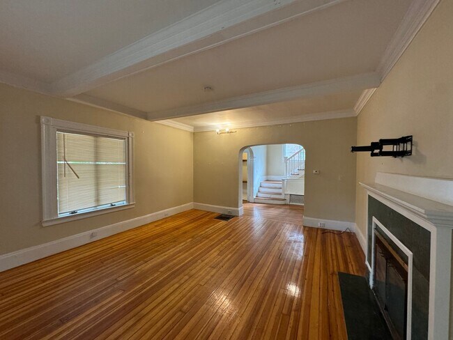Building Photo - The Best Home in Brighton