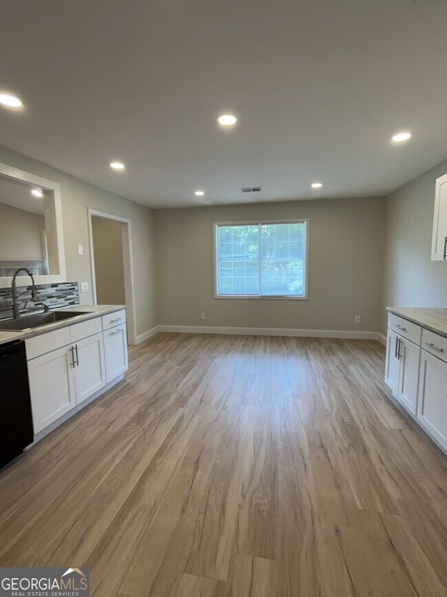 Building Photo - 1206 St Andrews Dr