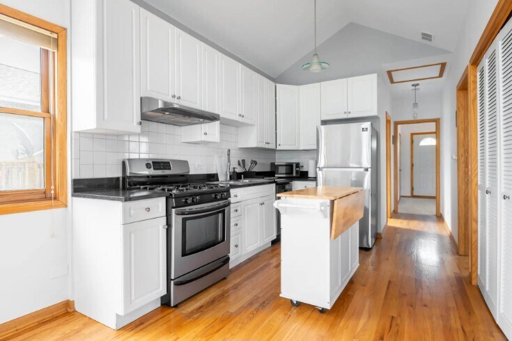 Building Photo - 1359 W Hubbard St