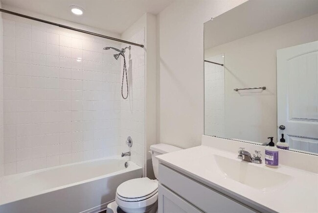 Building Photo - 259 Levi Lndg