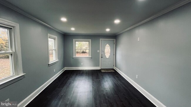 Building Photo - 10 Curtis Estates
