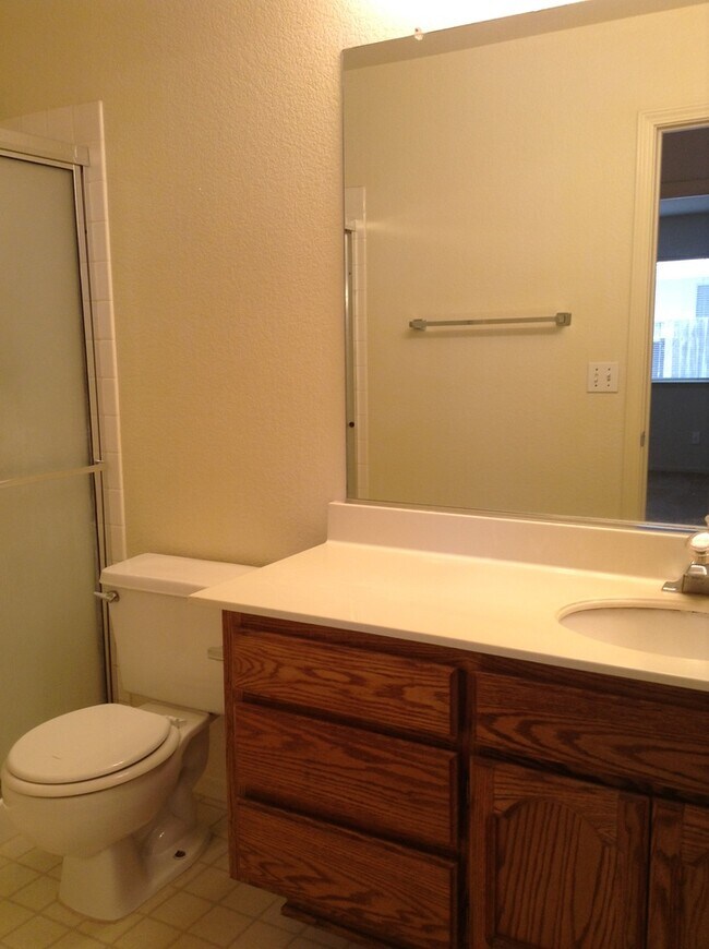 Building Photo - Beautiful 5 bedroom 3 bath home located in Antelope!