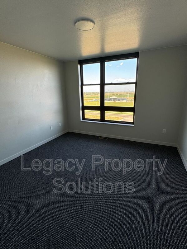 Building Photo - 220 E Greenfield Ln