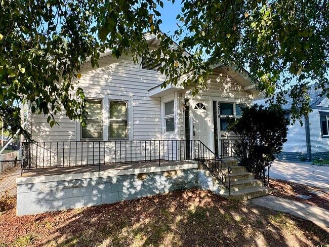 Building Photo - 1214 N Lincoln Ave