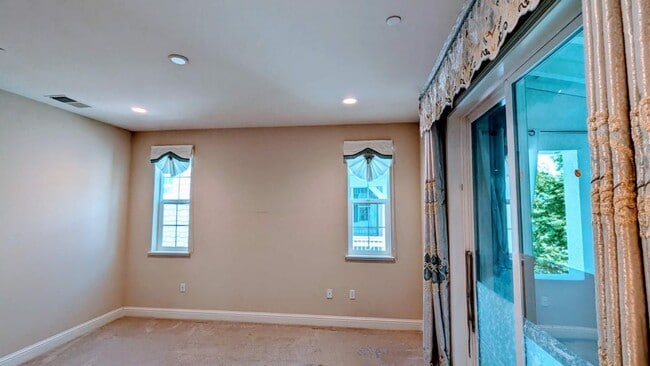 Building Photo - 1677 Centre Pointe Dr