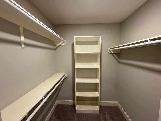 Building Photo - Totally redone 4 bedrooms townhouse.