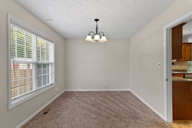 Building Photo - 3 Bedroom/2.5 Bath Home