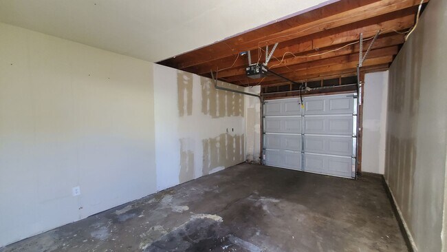 Building Photo - 1716 Sylvan Ave