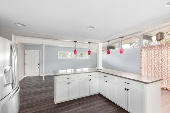 Building Photo - Charming Haven for Rent: Your Ideal Home A...