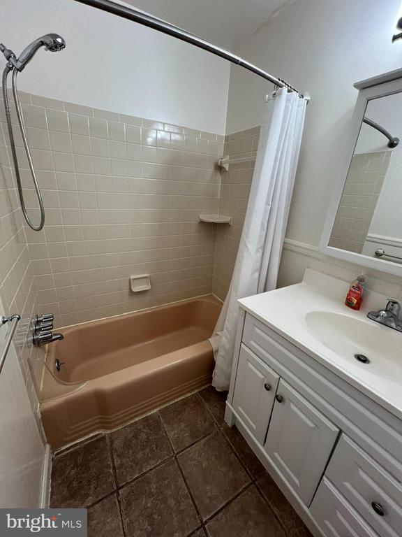 Building Photo - 8407 W Boulevard Dr