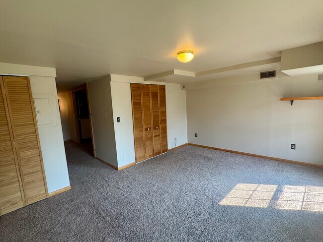 Building Photo - 229 Branford Rd