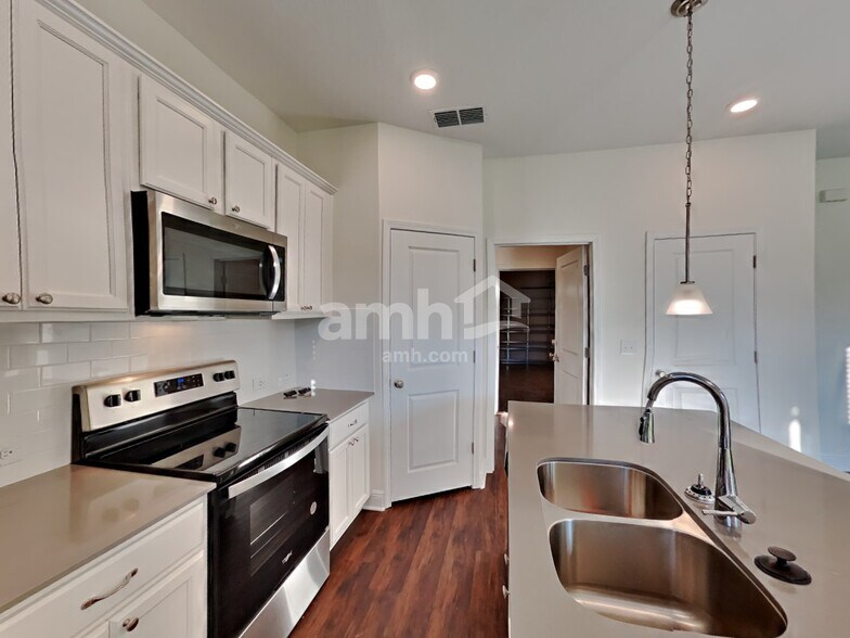 Building Photo - 22500 Bellini Cir