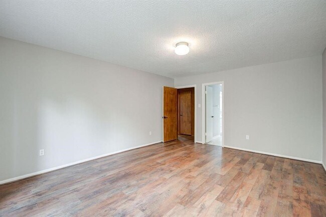 Building Photo - 11918 Glenway Dr
