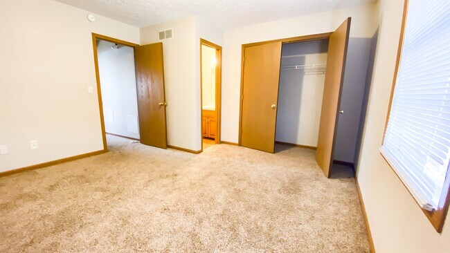 Building Photo - 403 Country Villa Ln