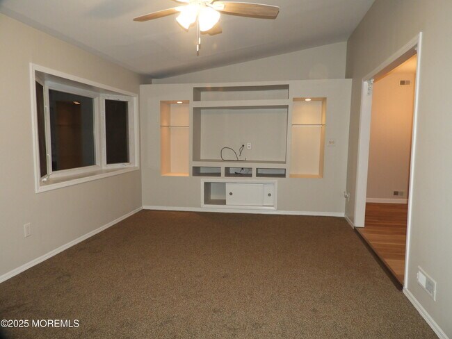 Building Photo - 330 Barcelona Dr