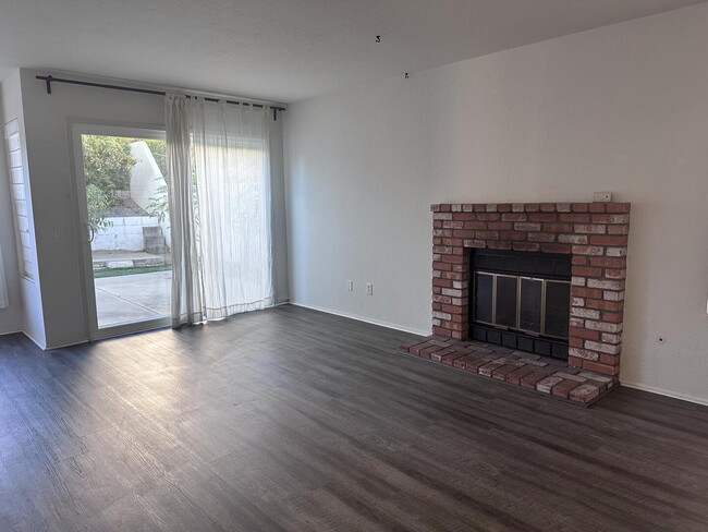 Building Photo - NO MIN CREDIT SCORE REQUIRED, BK OKAY, PAST EVICTION OKAY!, BACKGROUND FRIENDLY. Apply at "The Re...