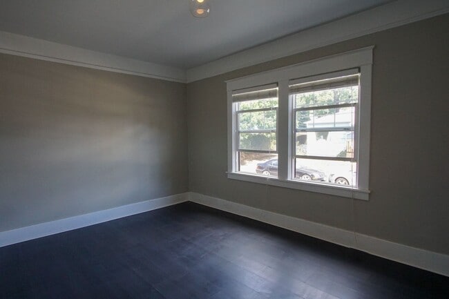 Building Photo - Move-in Special: Enjoy Modern Convenience w/Vintage Charm + Complimentary Laundry!