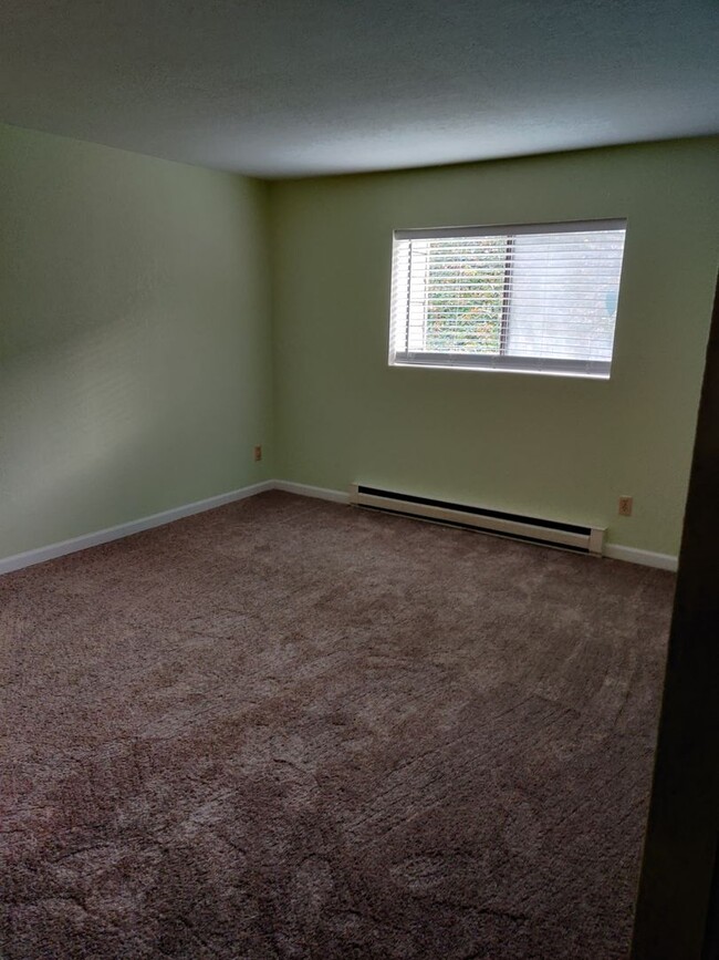 Building Photo - Beautiful 2 bedrooms 1.5 Bath