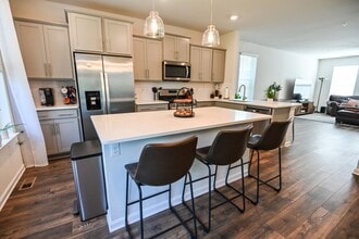 Building Photo - Odenton Townhouse