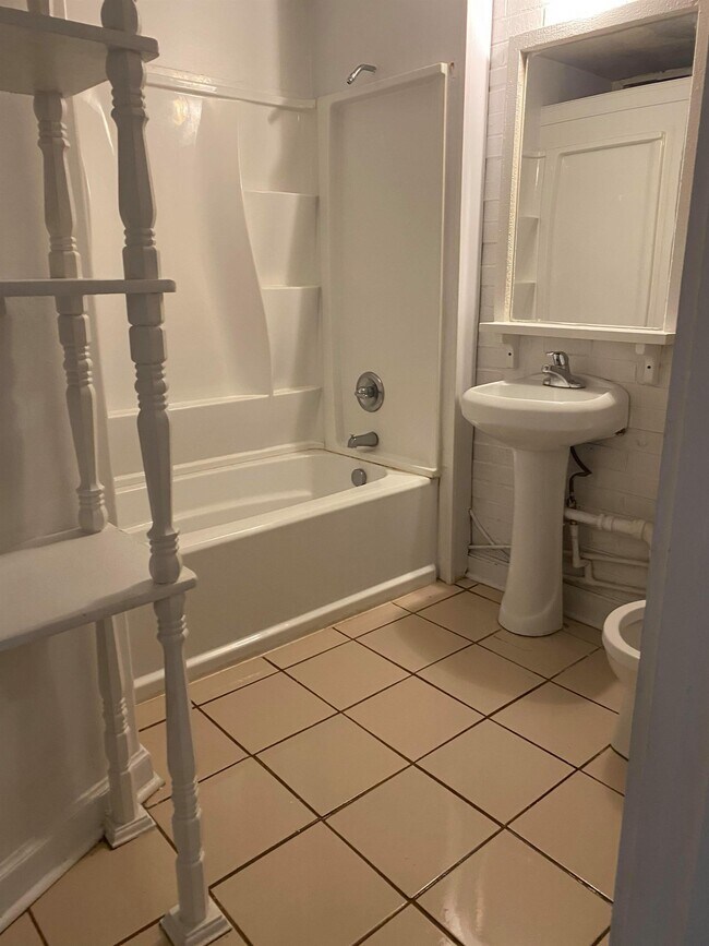 Building Photo - 428 W Locust St