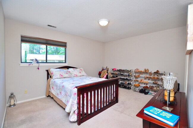Building Photo - 16 Applewood Ln