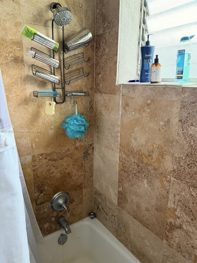 Building Photo - 101 Collins Ave