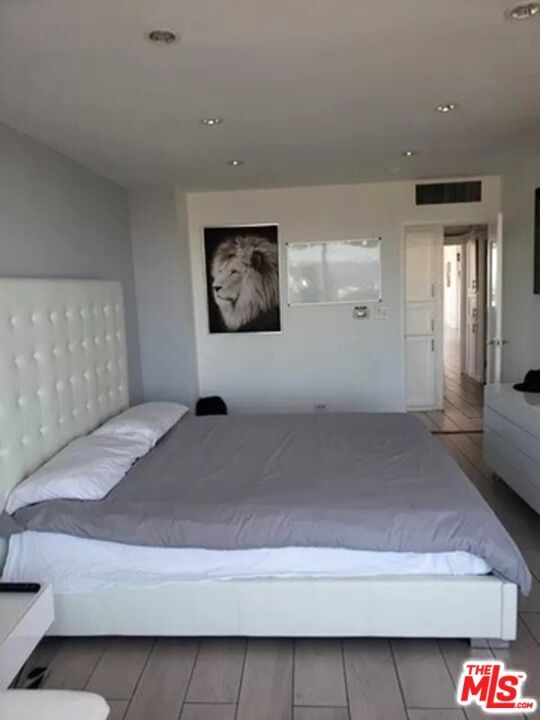 Building Photo - 10501 Wilshire Blvd