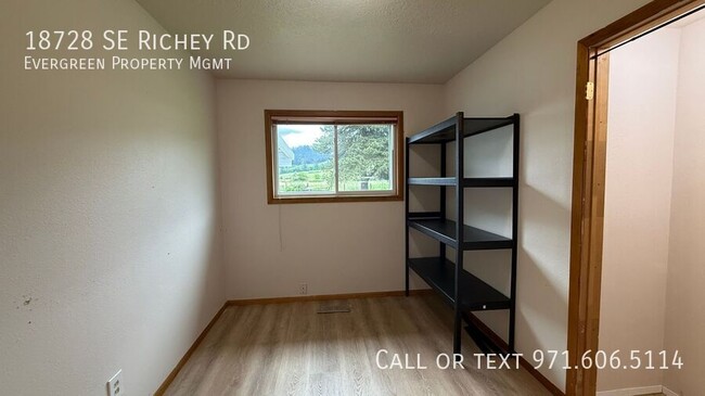 Building Photo - 18728 SE Richey Rd
