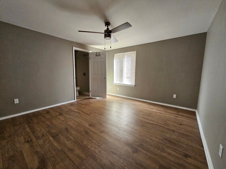 Building Photo - 182 Forestview Cir