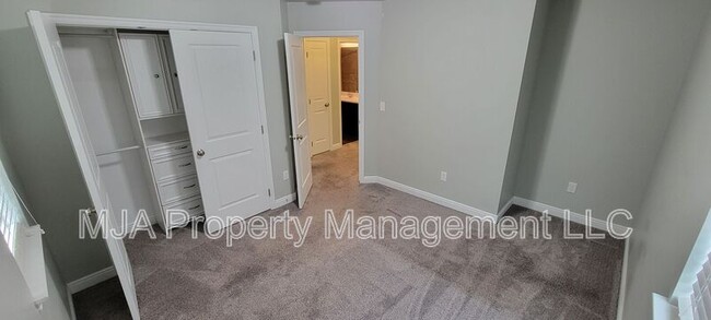 Building Photo - 5549 Dornton Ct