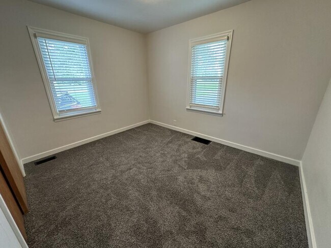 Building Photo - 809 Zollinger Rd
